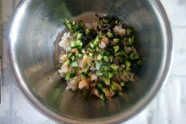 蝴蝶结碧根果饭团的做法图解3