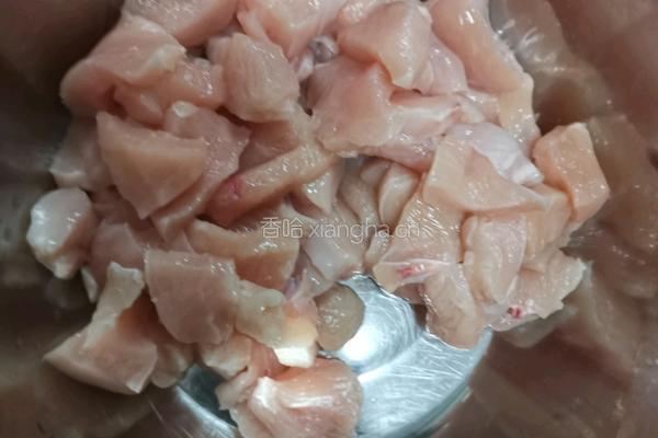 孜然鸡胸肉粒的做法图解1