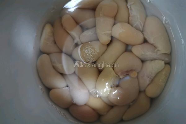 米酒炖鸡子的做法图解2