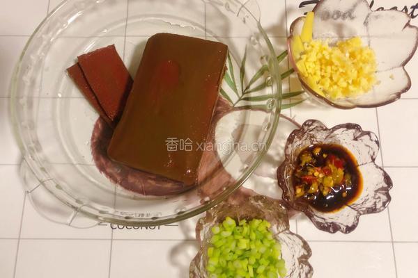 超滑嫩辣炒鸭血的做法图解1