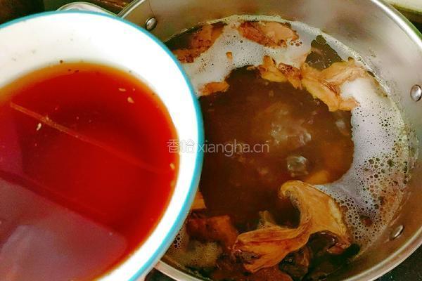 野生青杠菌牛骨汤的做法图解9