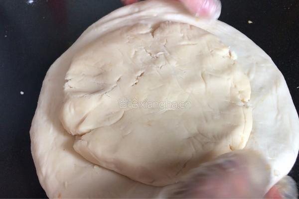 莲蓉肉松蛋黄酥的做法图解13