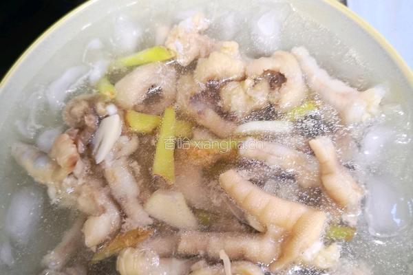 凉拌酸辣鸡爪的做法图解3