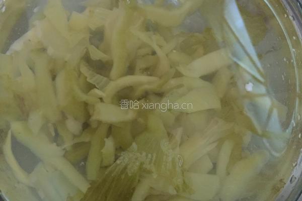 咸菜炒瘦肉的做法图解1