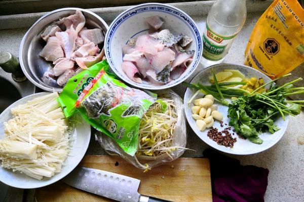 飘香酸菜鱼的做法图解1