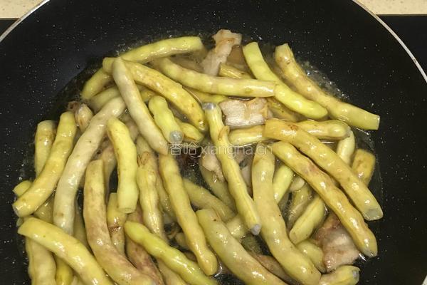 五花肉炖几豆角的做法图解9