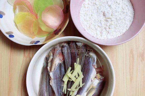 天妇罗小黄花的做法图解2