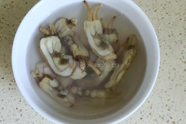 海鲜牛奶粥的做法图解1