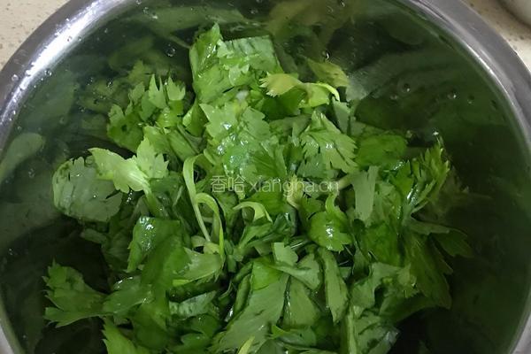 芹菜叶炒土豆丝的做法图解3