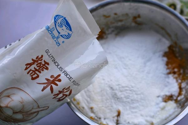 奶香南瓜芝麻饼的做法图解5