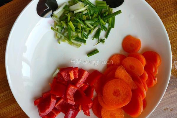 茭白毛豆炒肉丝的做法图解3