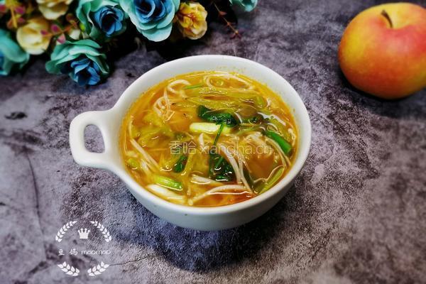 金针菇黄花菜汤