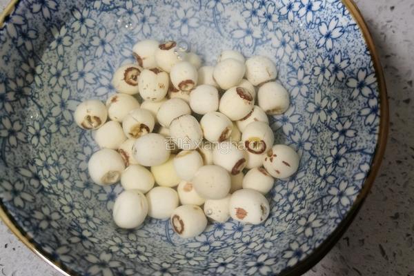 桃胶银耳莲子汤的做法图解8