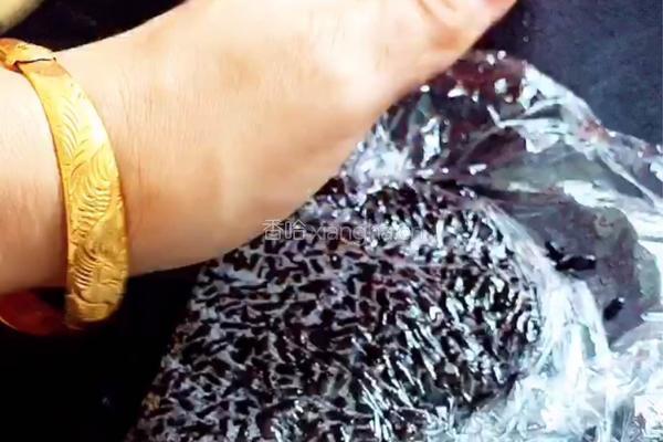 紫米绿豆芝麻球的做法图解7