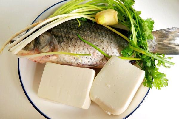 鲫鱼豆腐汤的做法图解3