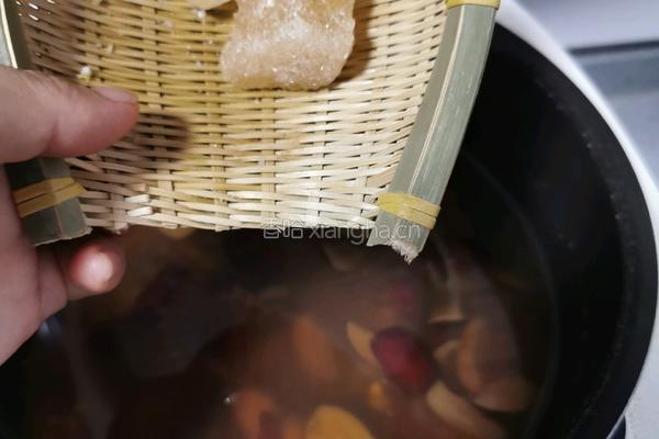 桃胶红枣薏米汤的做法图解10