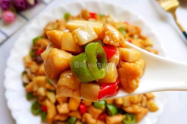 杏鲍菇炒鸡丁的做法图解2