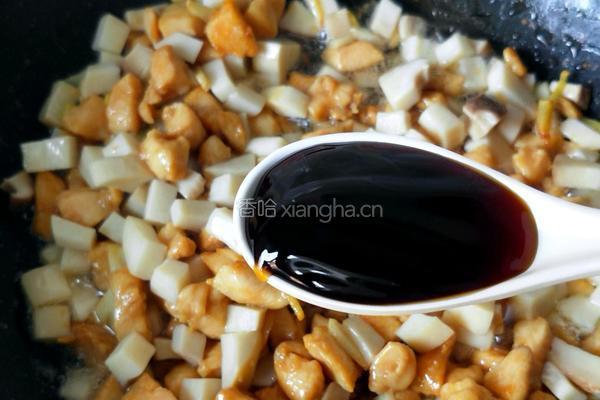 杏鲍菇炒鸡丁的做法图解12