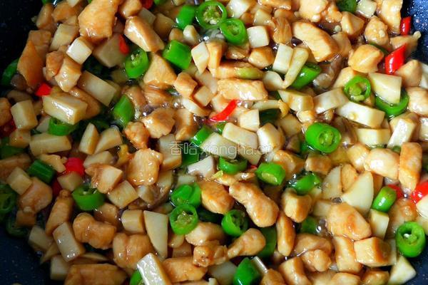 杏鲍菇炒鸡丁的做法图解15