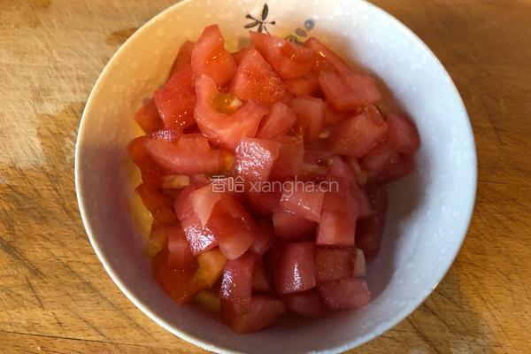 西红柿虾仁豆腐汤的做法图解2