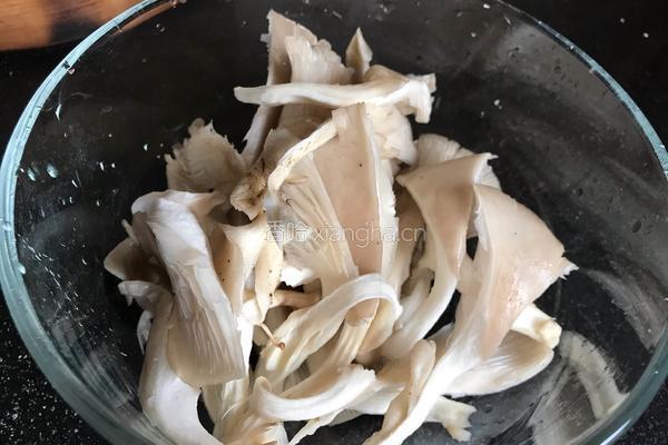 番茄蘑菇汤的做法图解1