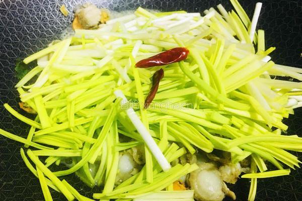 扇贝蒜苗炒鸡蛋的做法图解6