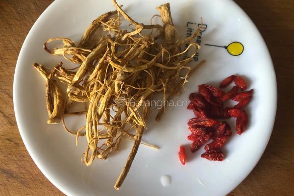 虫草花参须鸡汤的做法图解3