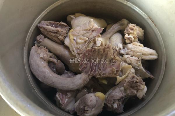 虫草花参须鸡汤的做法图解7