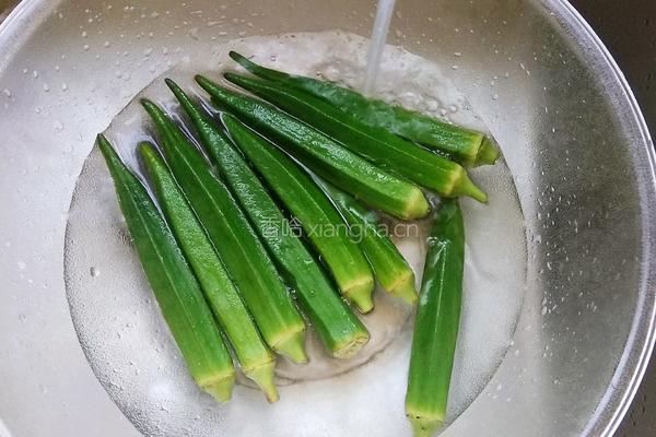 秋葵火腿炒蛋的做法图解1