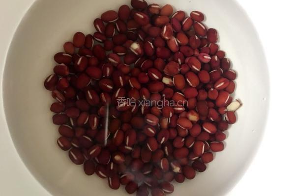 冬瓜红豆鲜奶茶的做法图解2