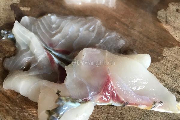 青菜鱼片汤的做法图解1