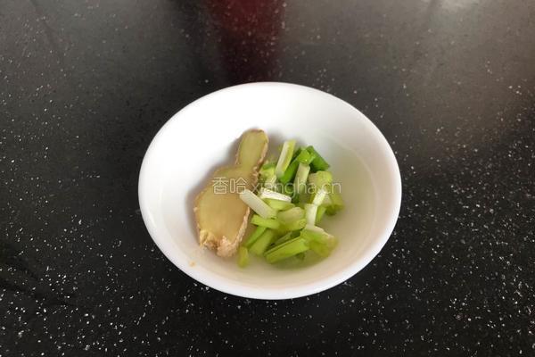 木耳虾皮汤的做法图解4
