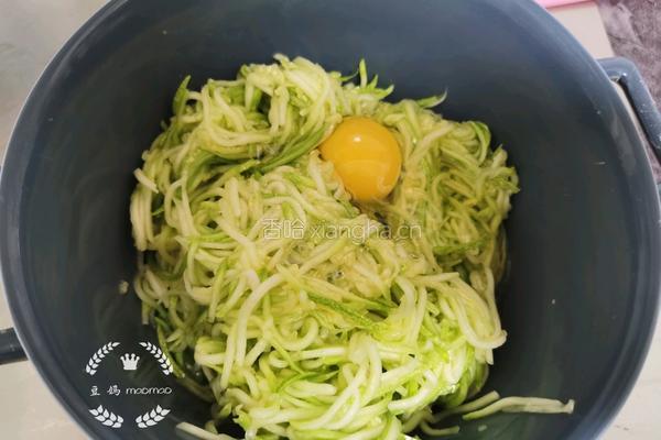西葫芦软饼的做法图解5