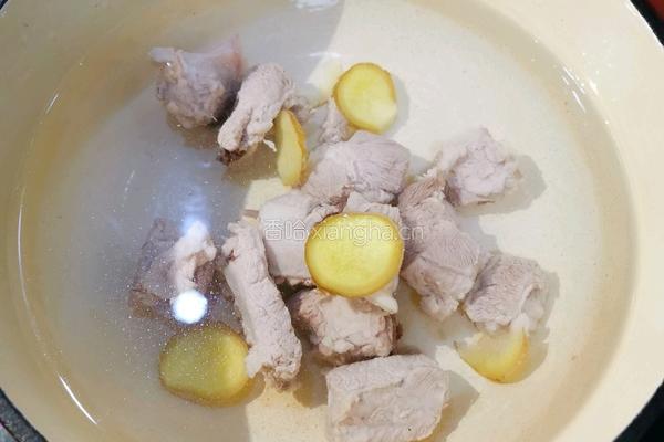 雪莲果排骨汤的做法图解4