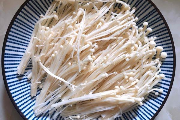 鲜嫩多汁的蒜蓉巴沙鱼的做法图解3
