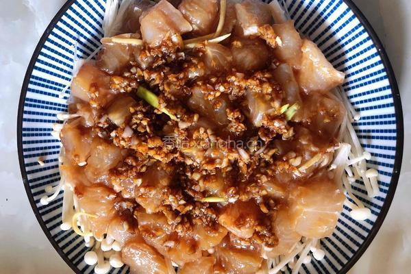 鲜嫩多汁的蒜蓉巴沙鱼的做法图解6