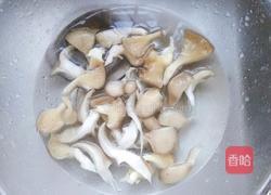 青菜炒平菇的做法图解2