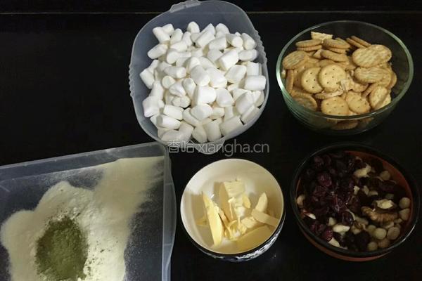 抹茶蔓越莓雪花酥的做法图解1