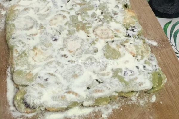 抹茶蔓越莓雪花酥的做法图解7