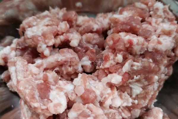 火锅猪肉丸子的做法图解1