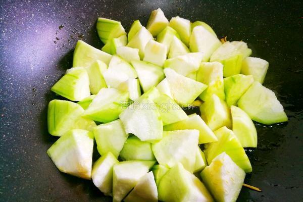 丝瓜豆腐木耳汤的做法图解4