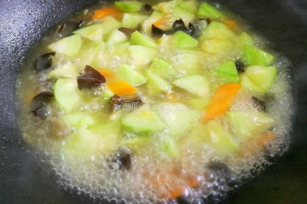 丝瓜豆腐木耳汤的做法图解7