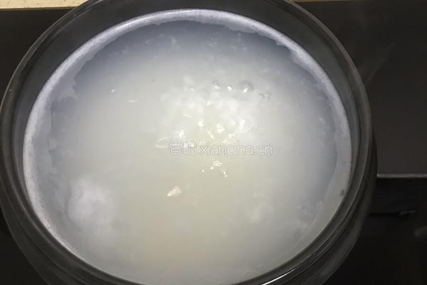 海鲜粥的做法图解1