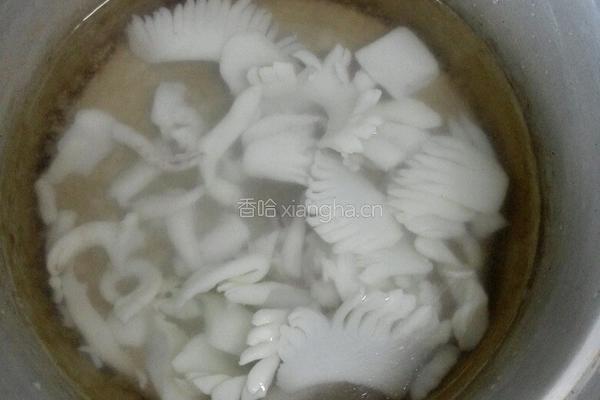 鸡汁墨鱼杏鲍菇的做法图解3