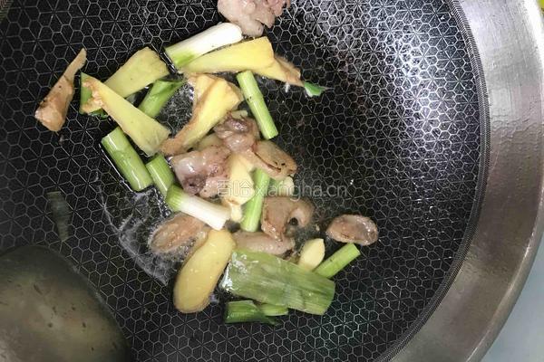 正宗清远味：焖乌鬃鹅的做法图解2
