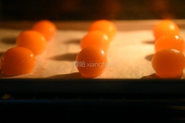经典广式蛋黄莲蓉月饼的做法图解5