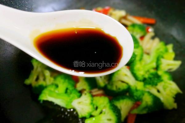 西兰花炒菌菇的做法图解10