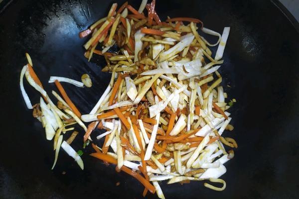 杏鲍菇炒肉丝的做法图解4
