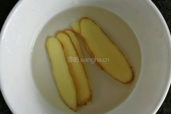 不用鸡精味精蚝油生粉也能很鲜美的营养玉米红萝卜肉饺子的做法图解1