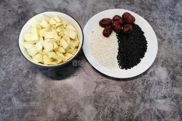 红薯黑米粥的做法图解1